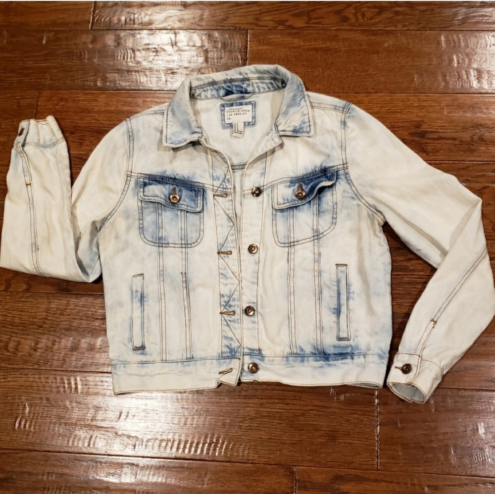 FOREVER 21 Whitewashed Denim Jean Jacket - Size M